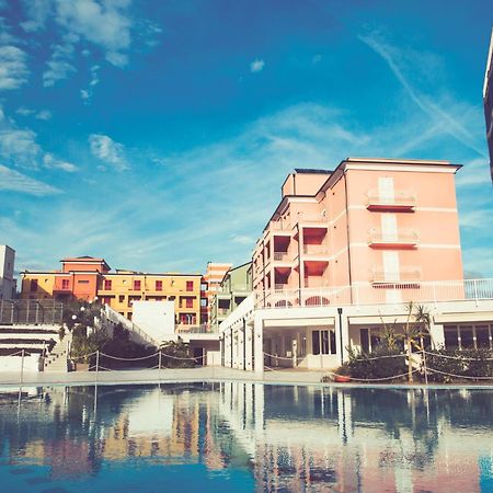 Ai Pozzi Village Resort & Spa Лоано Экстерьер фото