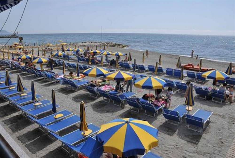 Ai Pozzi Village Resort & Spa Лоано Экстерьер фото