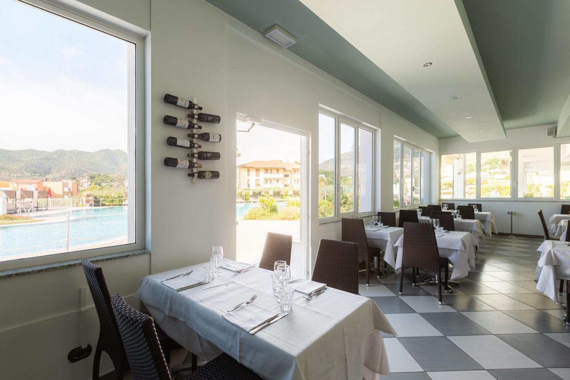 Ai Pozzi Village Resort & Spa Лоано Экстерьер фото