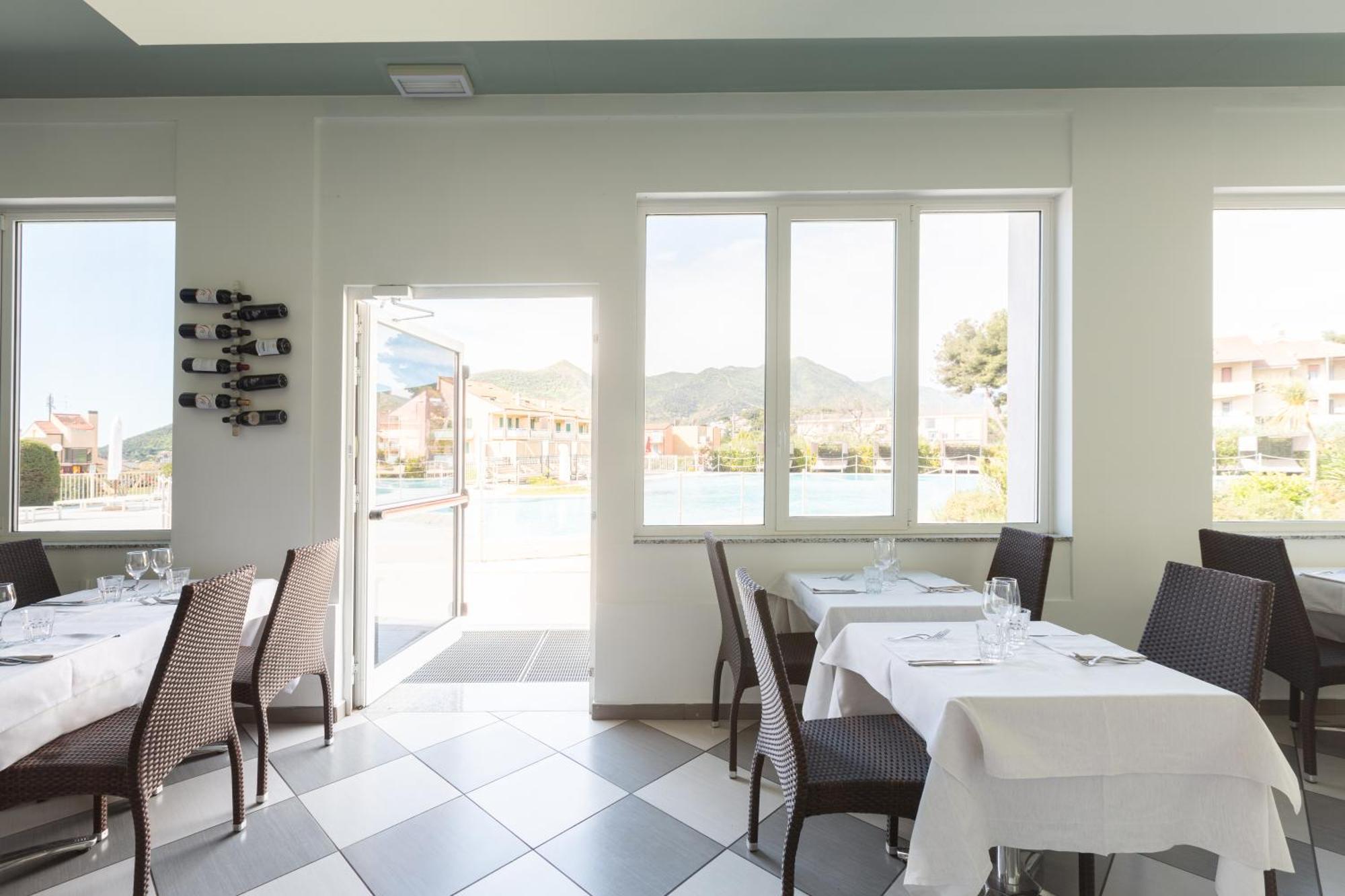 Ai Pozzi Village Resort & Spa Лоано Экстерьер фото
