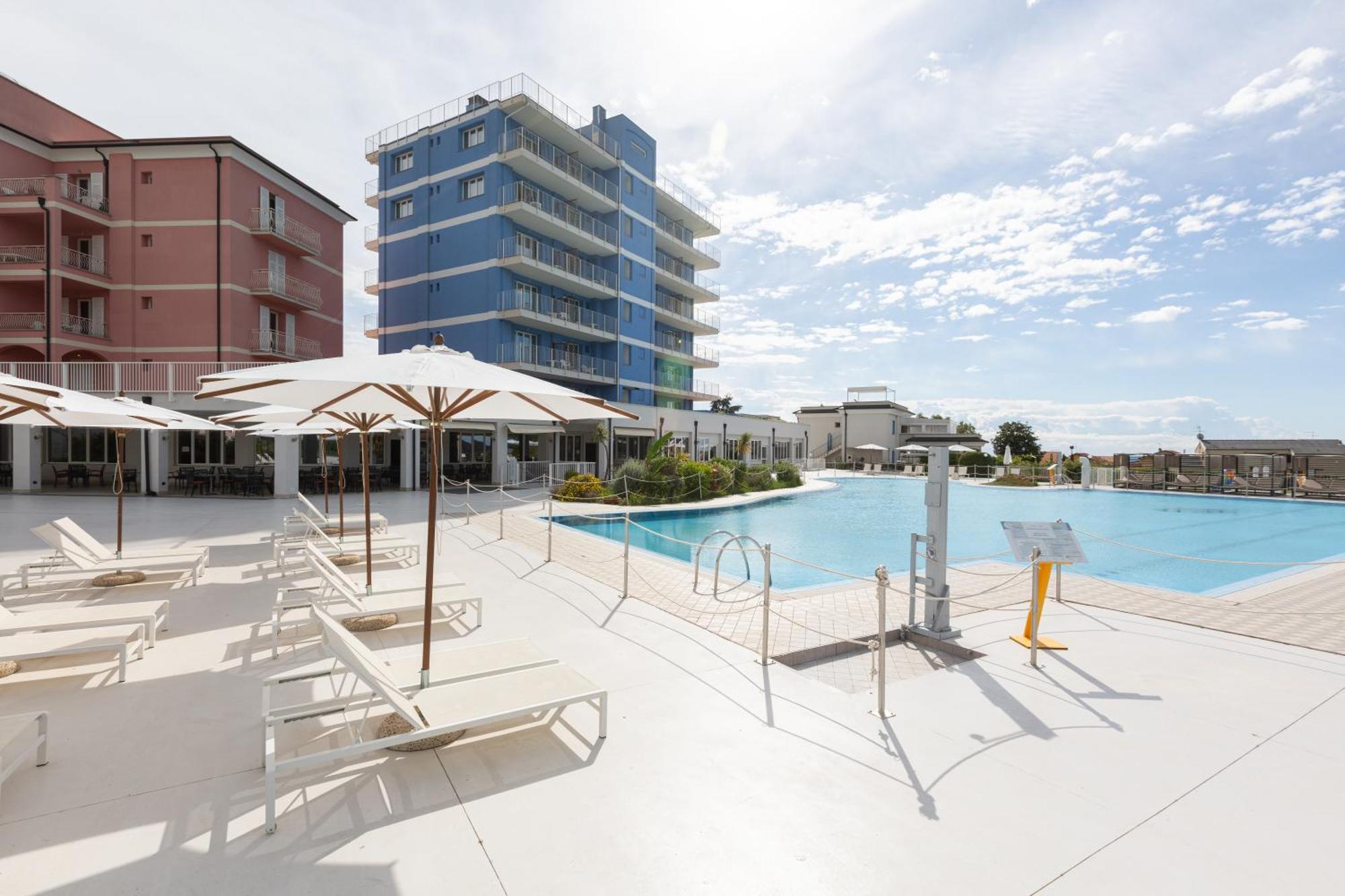 Ai Pozzi Village Resort & Spa Лоано Экстерьер фото