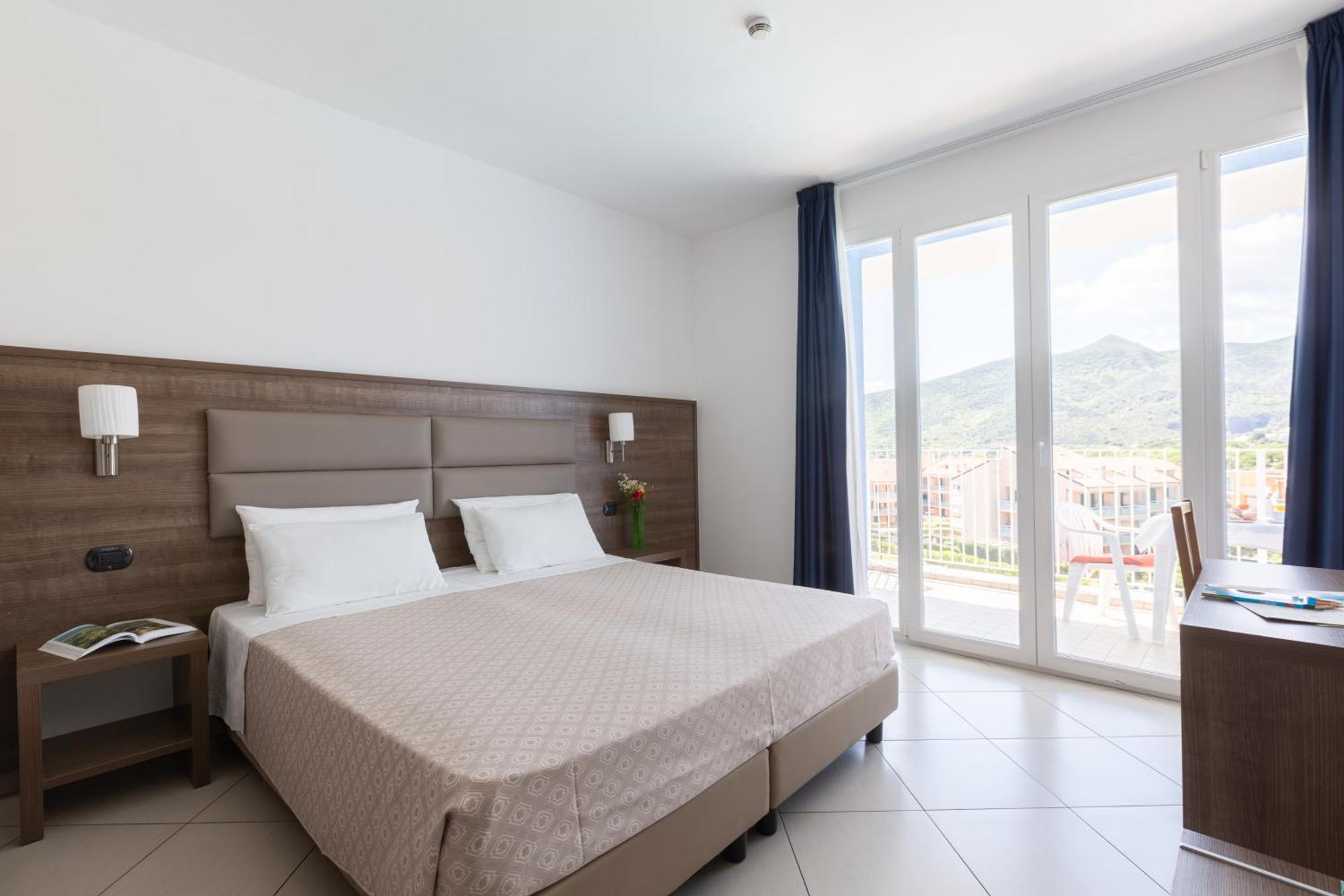 Ai Pozzi Village Resort & Spa Лоано Экстерьер фото