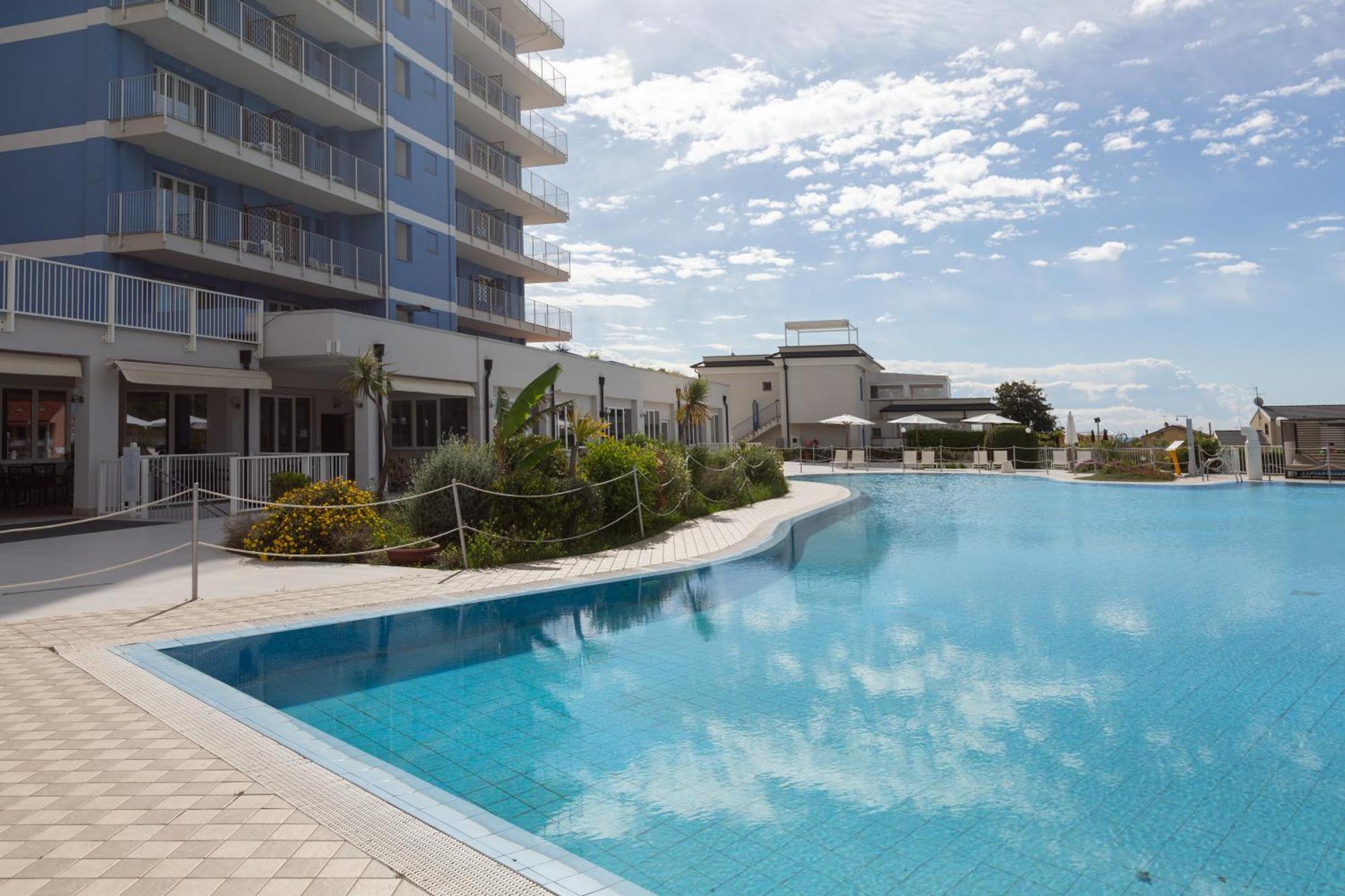 Ai Pozzi Village Resort & Spa Лоано Экстерьер фото