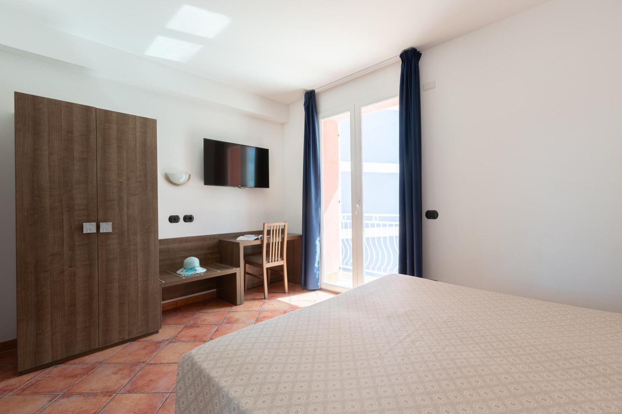 Ai Pozzi Village Resort & Spa Лоано Экстерьер фото