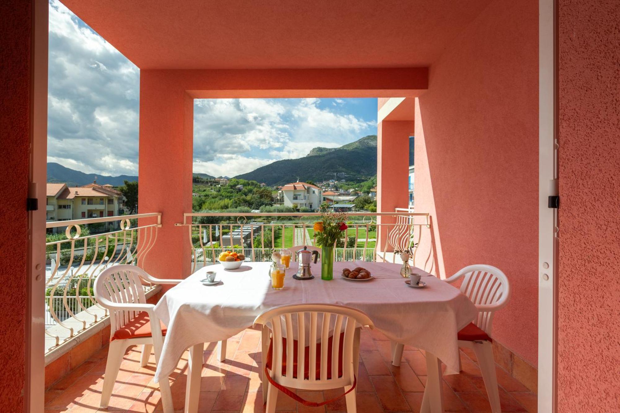 Ai Pozzi Village Resort & Spa Лоано Экстерьер фото