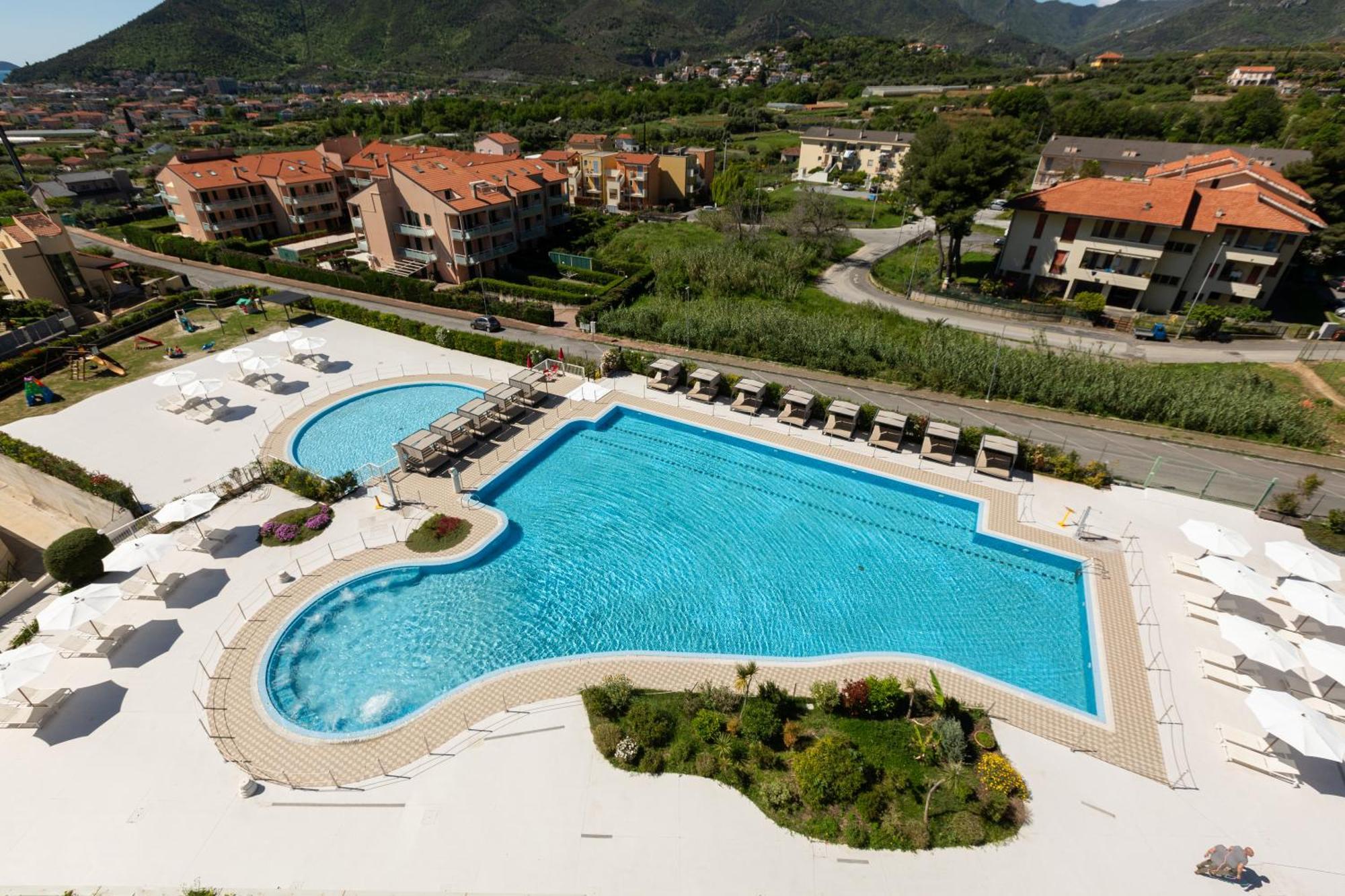 Ai Pozzi Village Resort & Spa Лоано Экстерьер фото