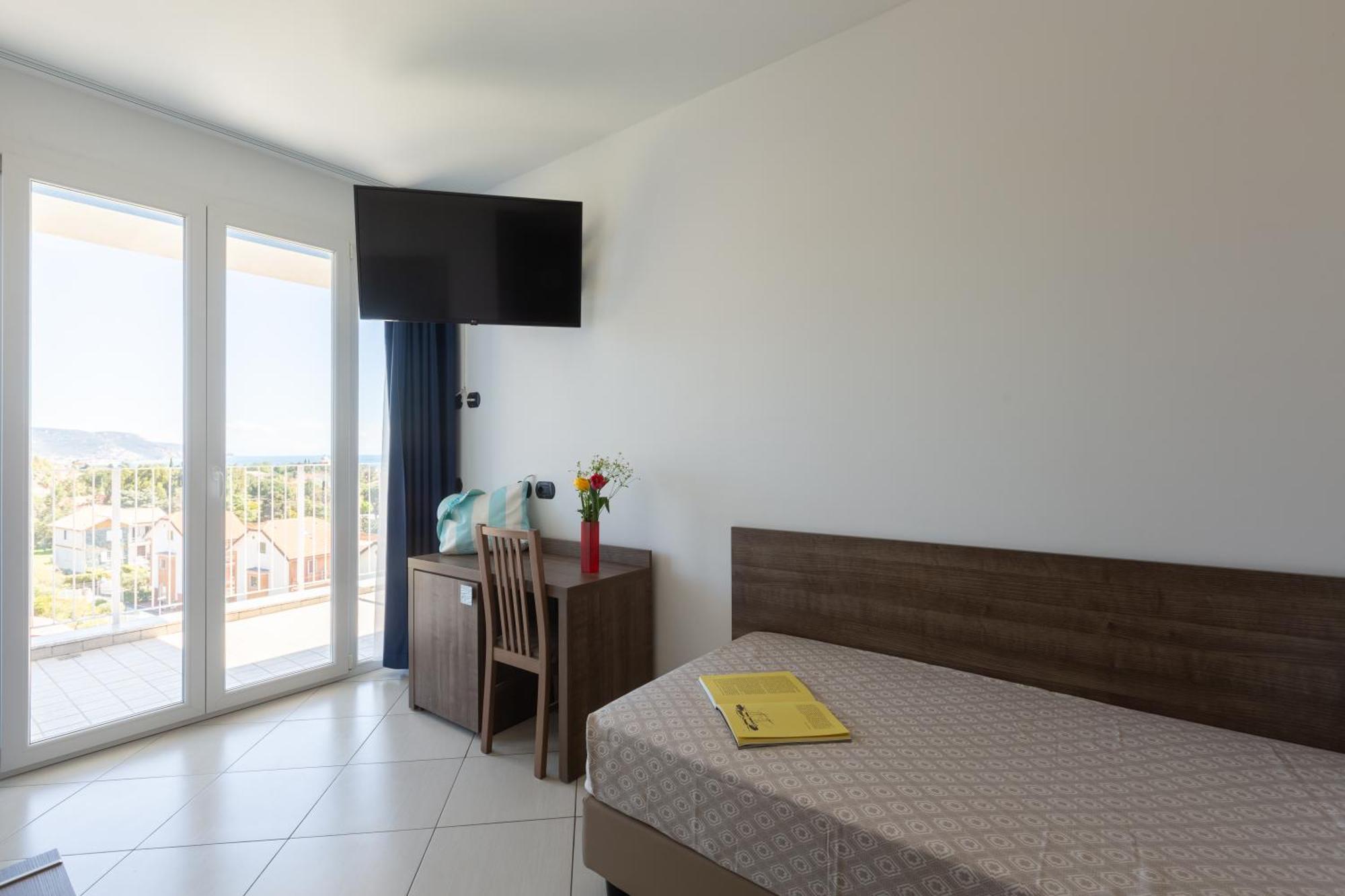 Ai Pozzi Village Resort & Spa Лоано Экстерьер фото