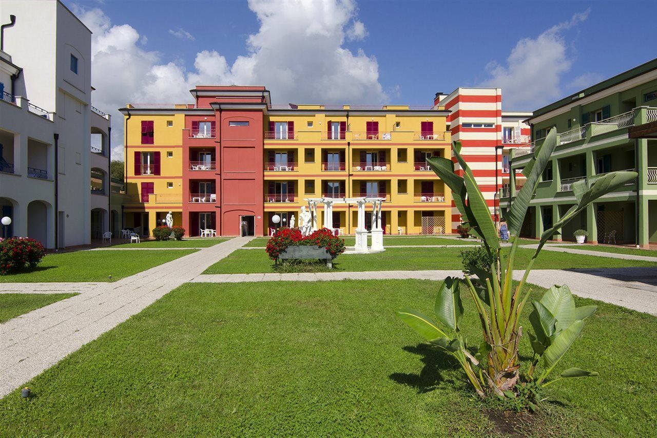 Ai Pozzi Village Resort & Spa Лоано Экстерьер фото